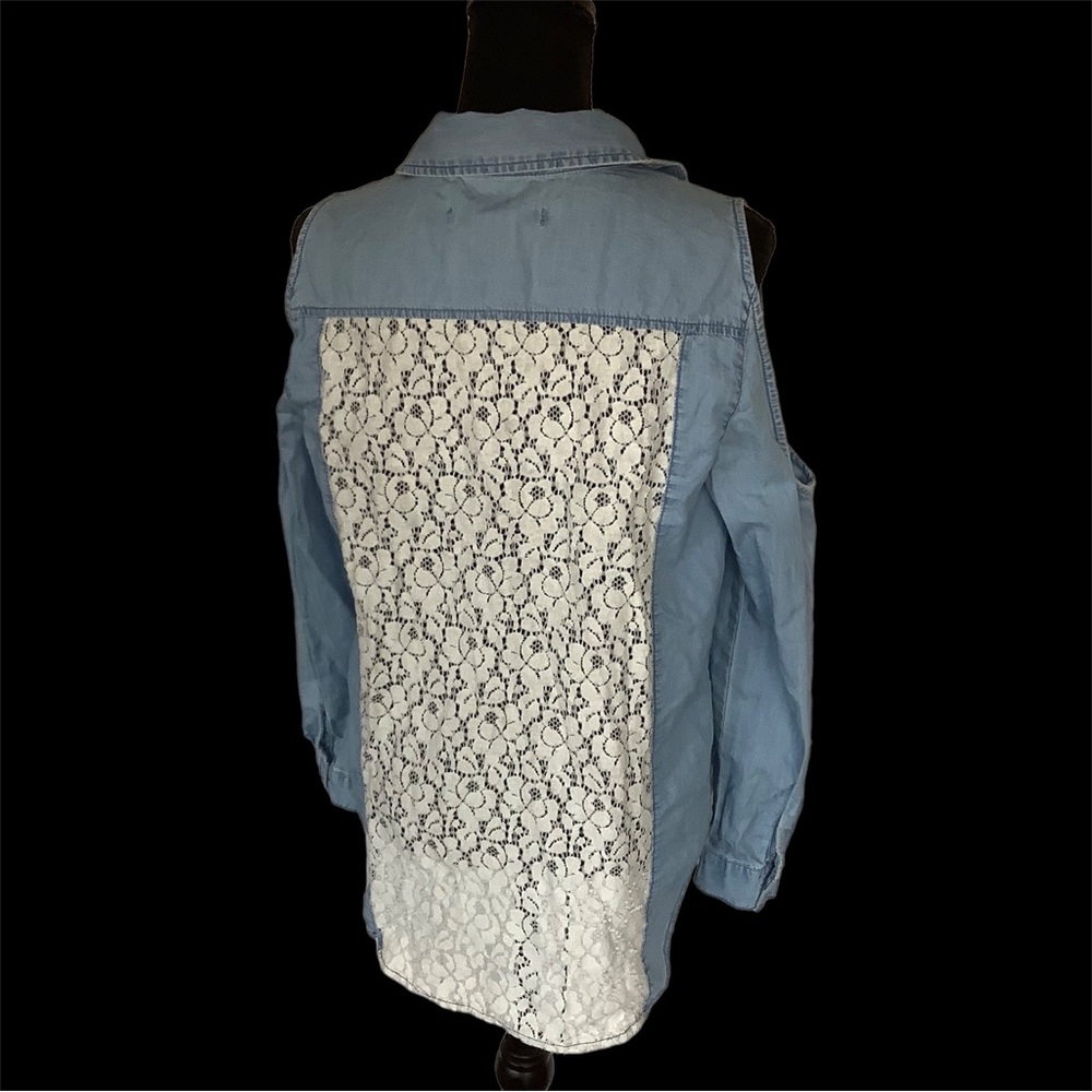 Cold Sholder Denim Shirt With A Lace Back.